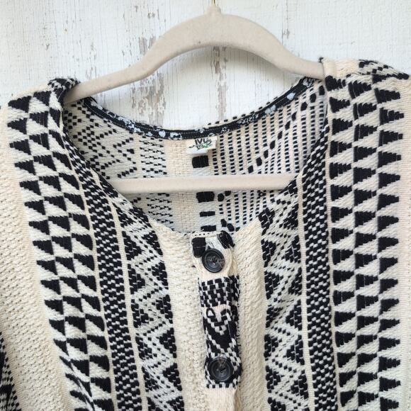 Ivy Jane Geometric Black and Cream Sweater - Picture 6 of 10